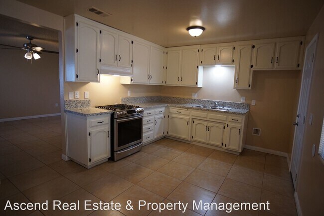 Building Photo - 3 br, 2 bath House - 1036 Davis Ave
