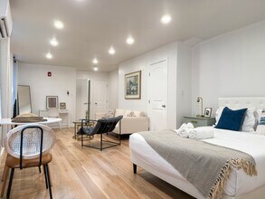 Building Photo - 2129 Pine St