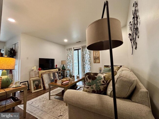 Building Photo - 101 Gregorys Way