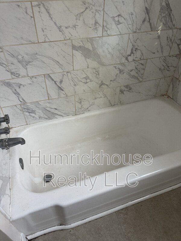Foto del edificio - 1601 Grovewood Dr