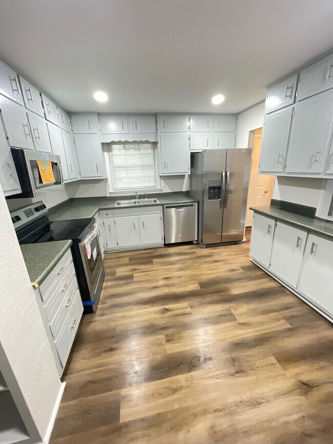 Foto del edificio - 1821 Rankin Pl NW
