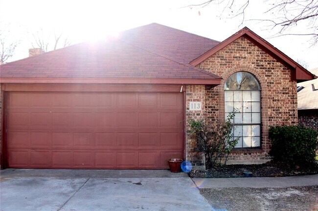 Foto del edificio - 113 Streamside Dr