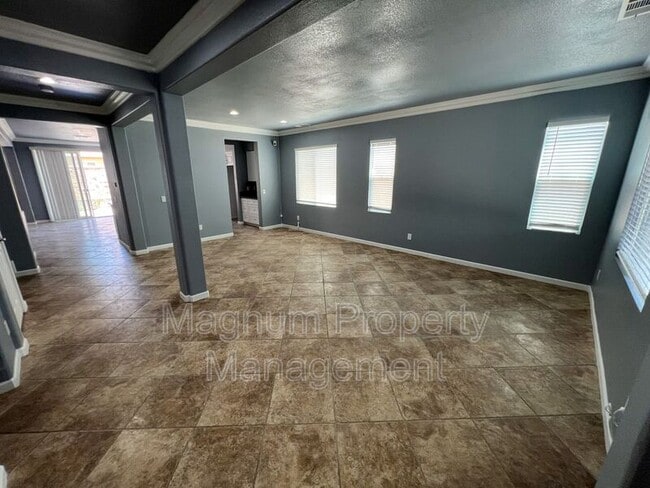 Building Photo - 1502 Cheshire Dr