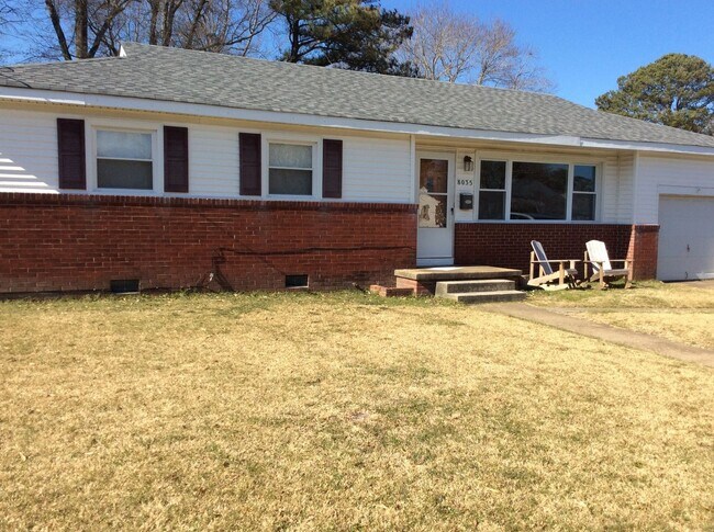 Foto del edificio - Spacious 3 bedroom 1 bath available soon (...
