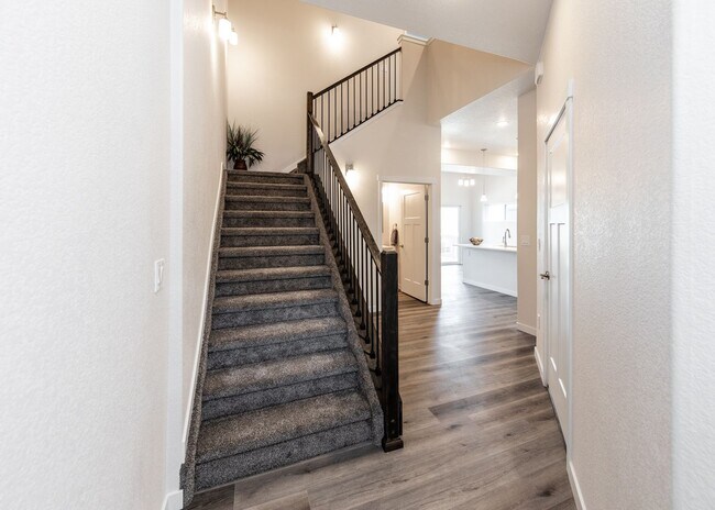 Foto del edificio - Westside End Unit Luxury Townhome in Mountain Shadows