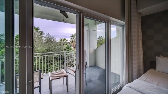Building Photo - 3 br, 4 bath House - 5300 NW 87th Ave # 812
