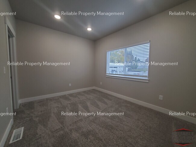 Foto del edificio - 1654 Ammon St