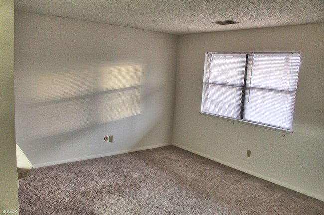 Building Photo - 3940 E Camelot Cir