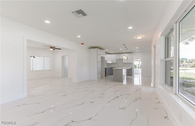 Foto del edificio - 3855 Princeton St