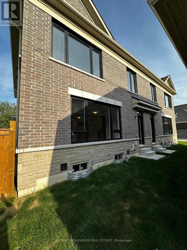 Building Photo - 333 Lindsay St N