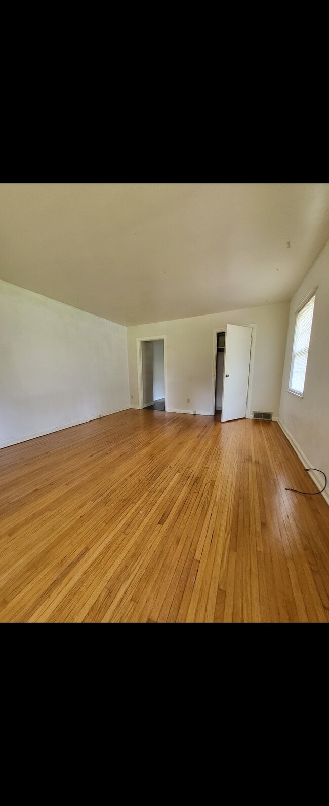 Building Photo - 736 S Norman Ave