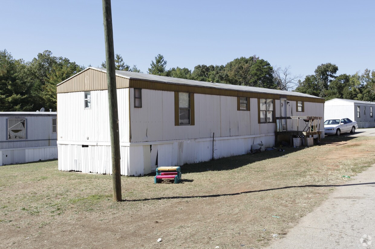 Building Photo - 44 Dixie Cir