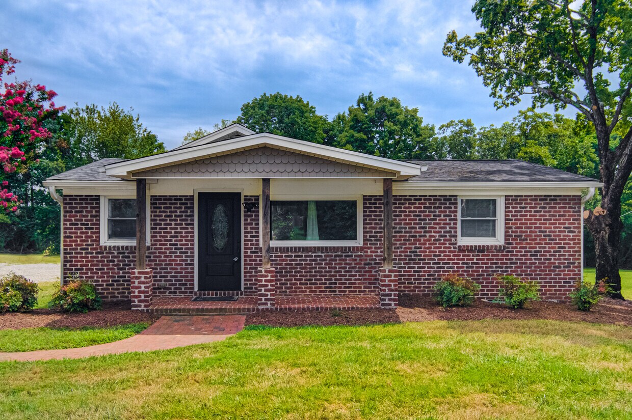 Foto principal - 8603 Haw River Rd