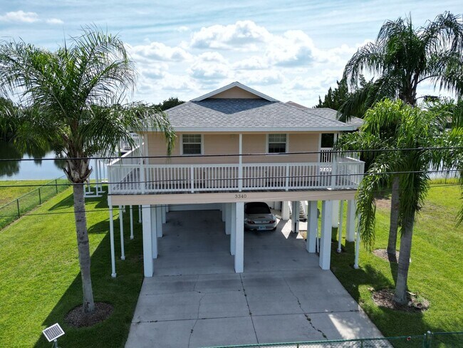 Foto del edificio - Hernando Beach Waterfront with Huge Deck &...
