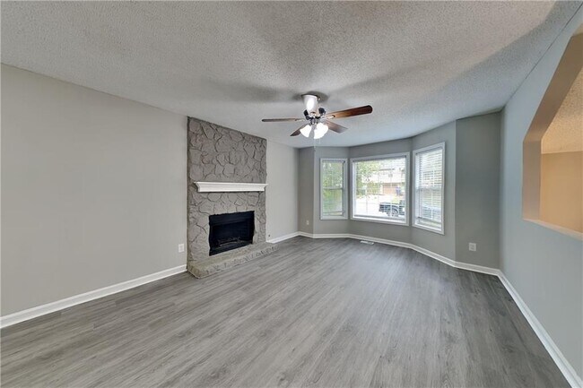 Foto del edificio - 214 Brookside Dr