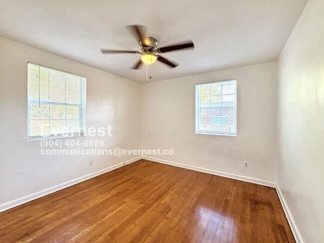 Foto del edificio - 2527 Blueberry Ln