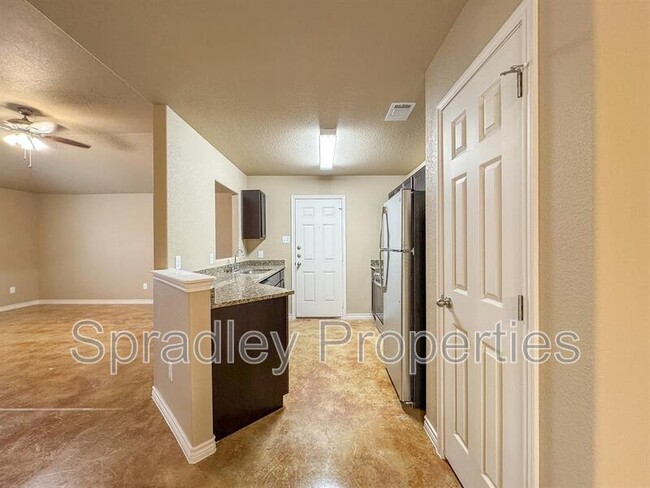 Building Photo - 1043A Mason Dr