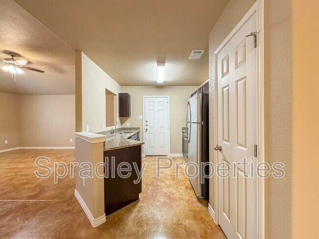 Building Photo - 908A Mason Dr
