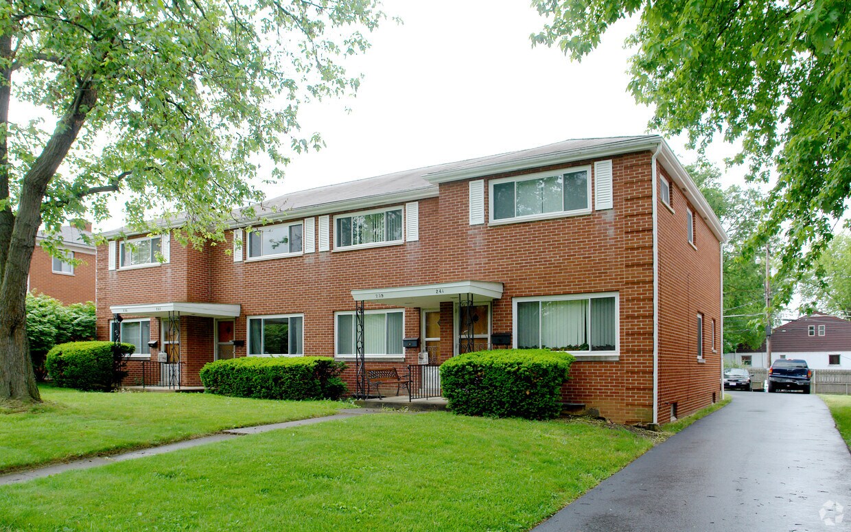 Primary Photo - 235-241 Broad Meadows Blvd