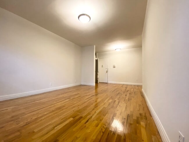Building Photo - 282 Cabrini Blvd