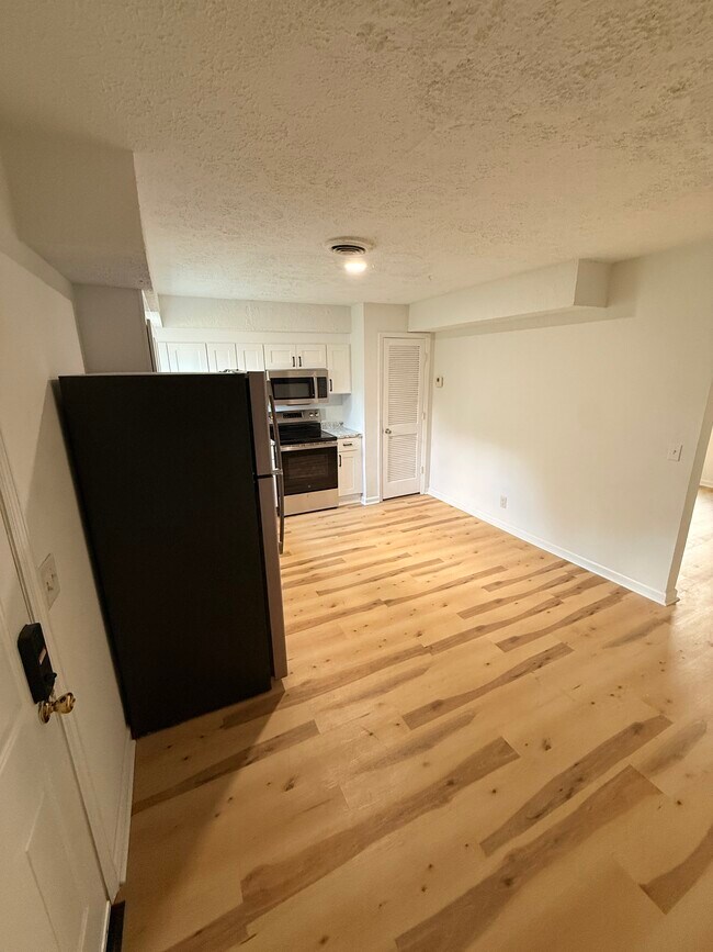 Building Photo - 708 Eric Dr