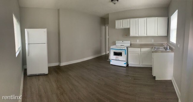 Building Photo - 2 br, 1 bath Apartment - 614 N Riley Ave