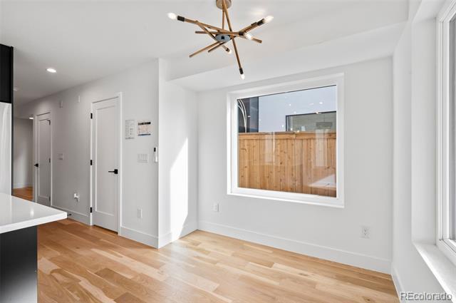 Foto del edificio - 2453 Lawrence St