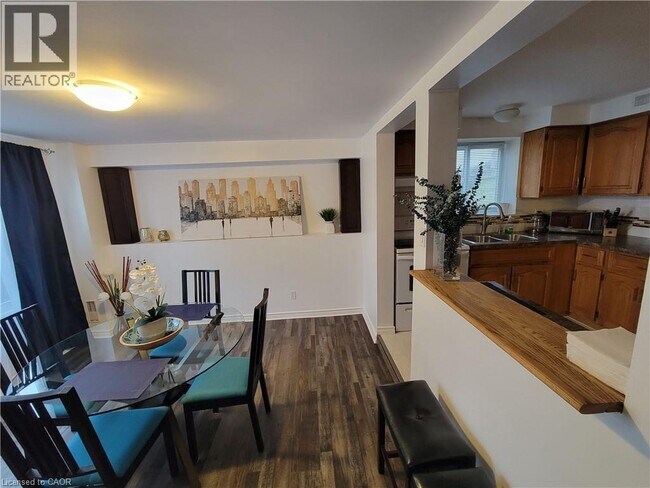 Photo du bâtiment - 290 Fairway Rd N