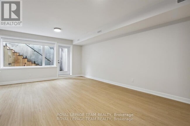 Building Photo - 49 Grosvenor Ave