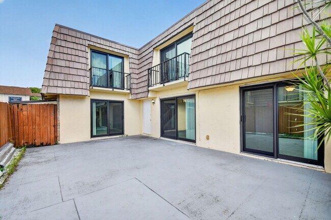 Building Photo - 744 Springdale Cir