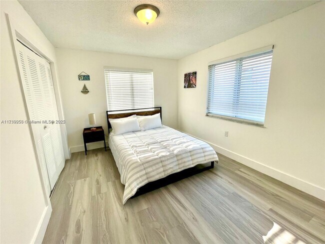 Foto del edificio - 8120 NW 5th Ct