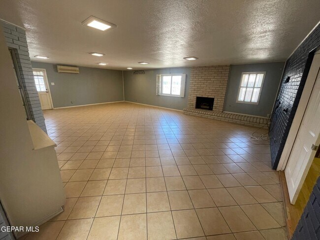 Building Photo - 9312 Mcfall Dr