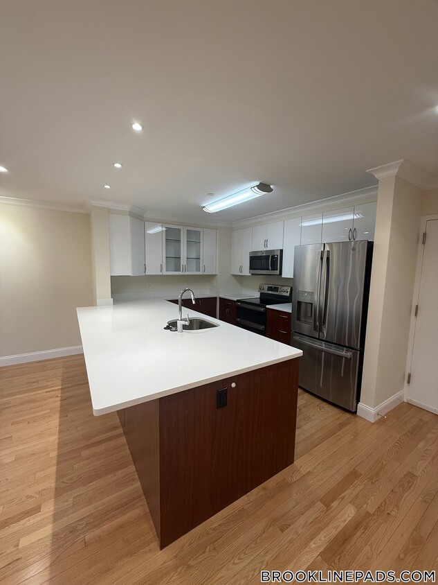 Foto principal - 1443 Beacon St