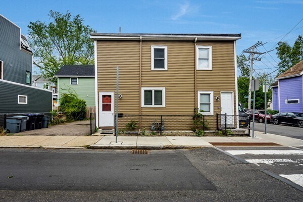 Primary Photo - 32 Bay St