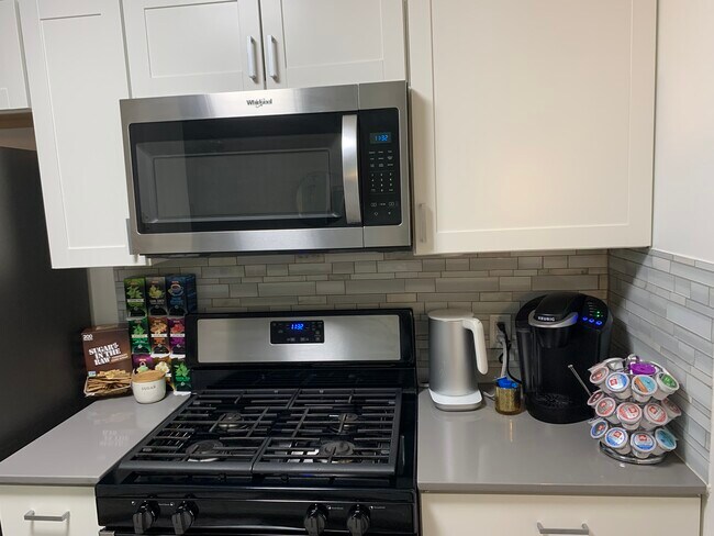 Stainless steel appliances and quartz counters. - 1300 Newning Ave