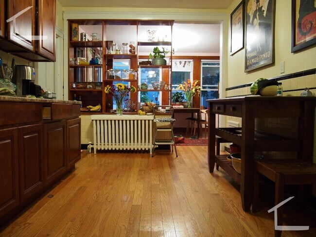 Foto del edificio - 129 Thorndike St