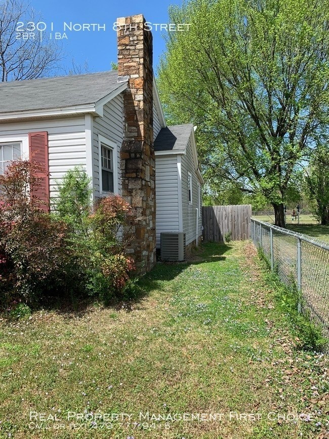 Building Photo - 2301 N 8th St