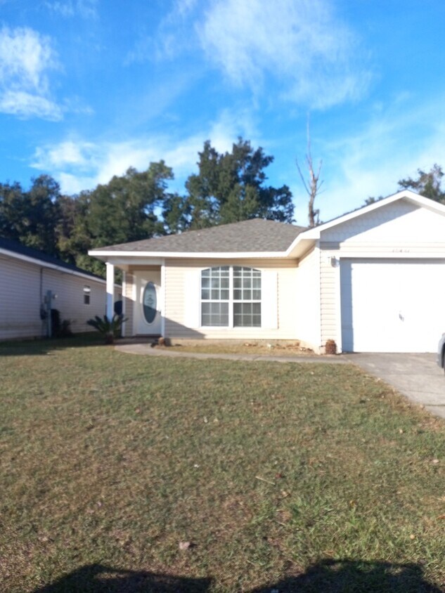 Nice 3/2/1 patio home located off of 10 Mi... House Rental in