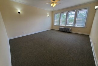 Building Photo - 3056 W Irving Park Rd