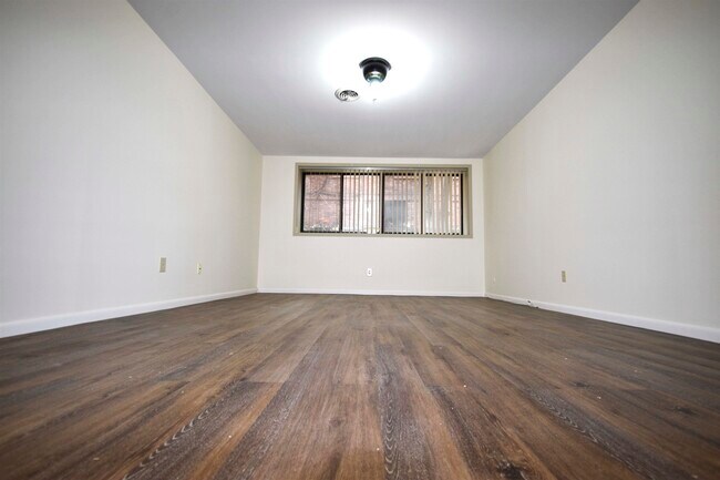 Building Photo - 86 W 33rd St
