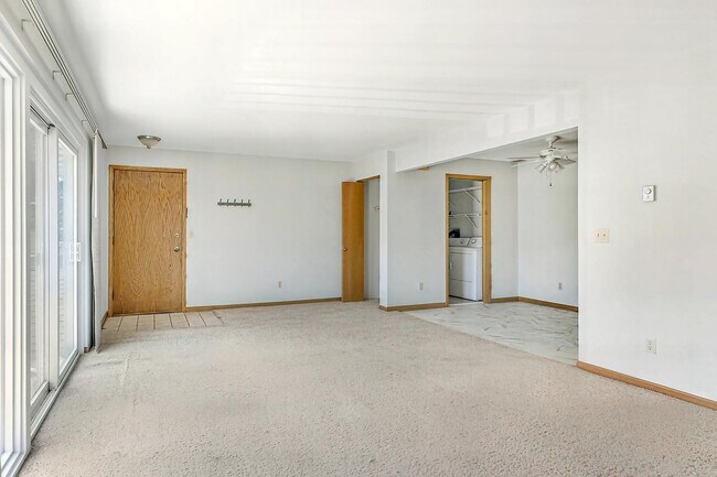 Foto del edificio - 16 W Klubertanz Dr