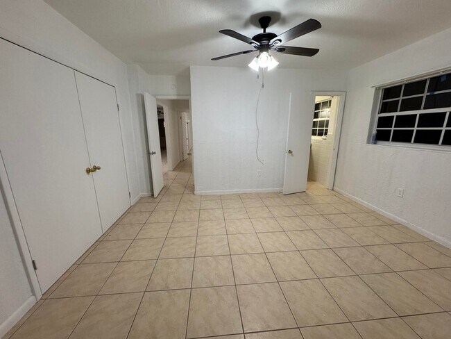 Foto del edificio - 198 SW 15th St