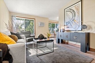 Interior Photo - Lake Pointe