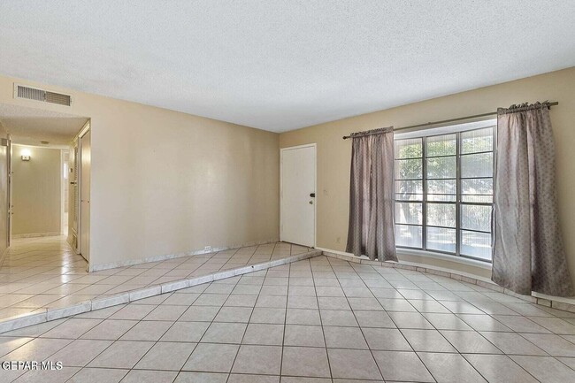 Building Photo - 220 Rio Tinto Dr