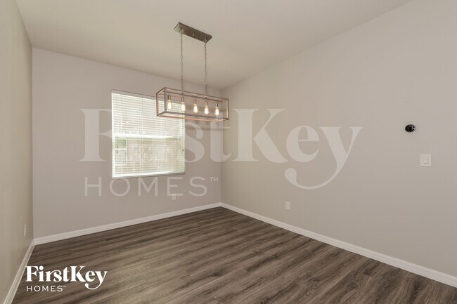 Foto del edificio - 6117 Oak Mill Terrace