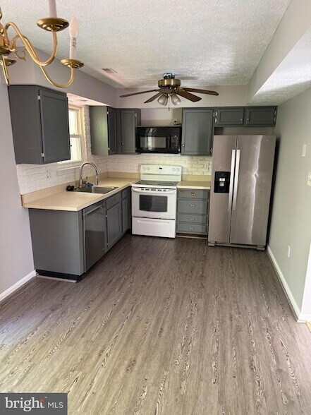 Foto del edificio - 2712 Red Oak Ln