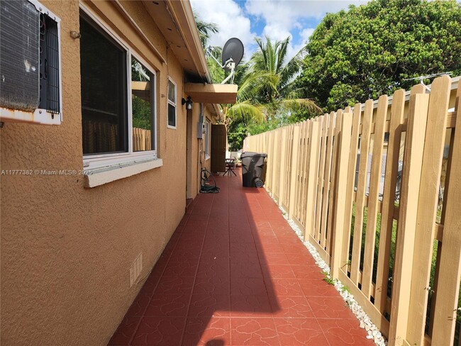 Building Photo - 4001 NW 46th Way