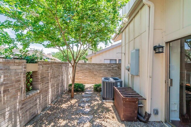 Lindo patio privado para disfrutar con amigos, familia y barbacoa. - 13631 Garden Grove Ct