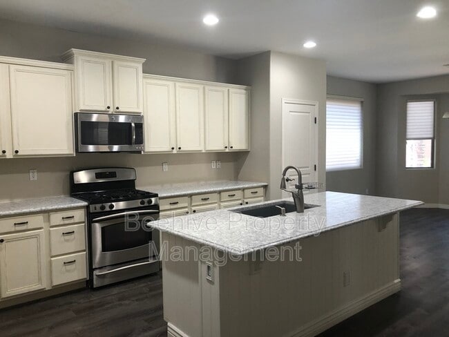 Building Photo - 436 E Mary Ln