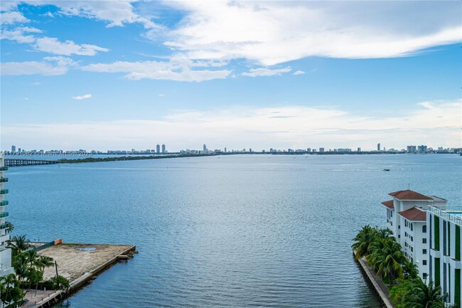 Foto del edificio - 460 NE 28th St